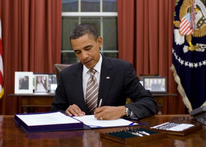 obama_signs_fda_food_safety_modernization_act_cropped-768x547