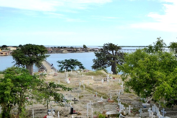 Joal-Fadiouth-Cimetière-chrétien-et-musulman